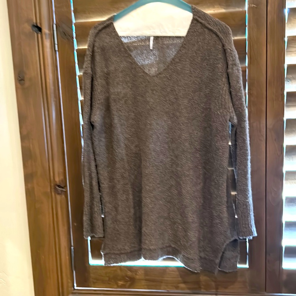 Free People V neck pullover - Small - EUC